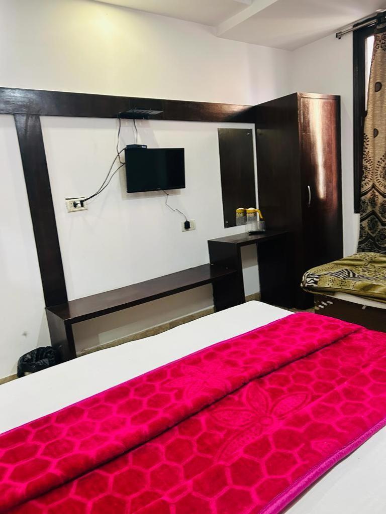 Hotel Parth 2*